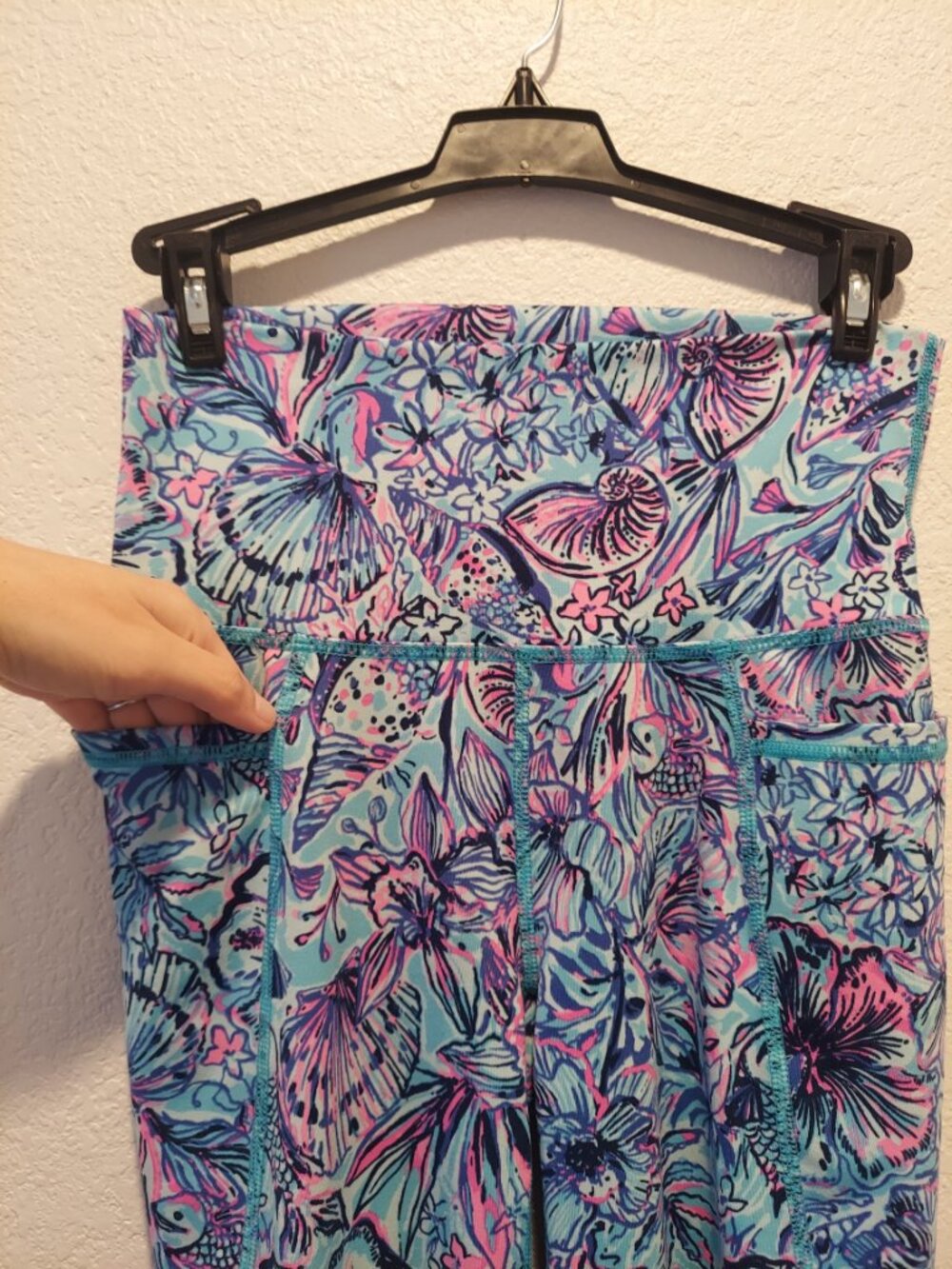 Lilly Pulitzer Luxletic Weekender Legging - Picture 4 of 8